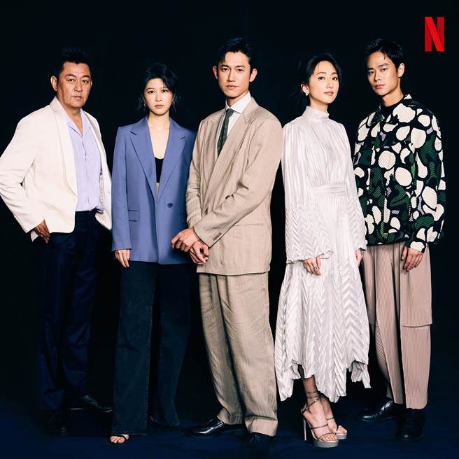 庹宗华、江宜蓉、吴慷仁、柯佳嬿、夏腾宏。（Netflix提供）