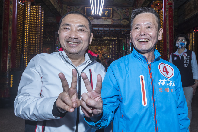 国民党立委林为洲(右)力挺新北市长侯友宜(左)参选2024。（资料照,罗浚滨摄）