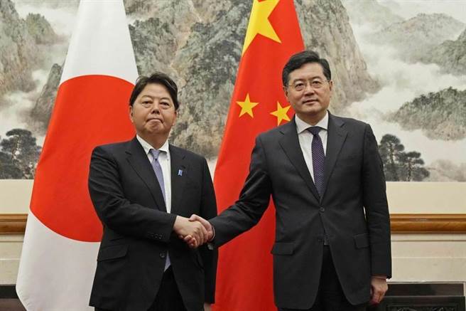 日本外相林芳正2日在北京与中国国务委员兼外长秦刚会谈，确认将重启以面对面方式实施的海洋事务磋商。（路透资料照片）
