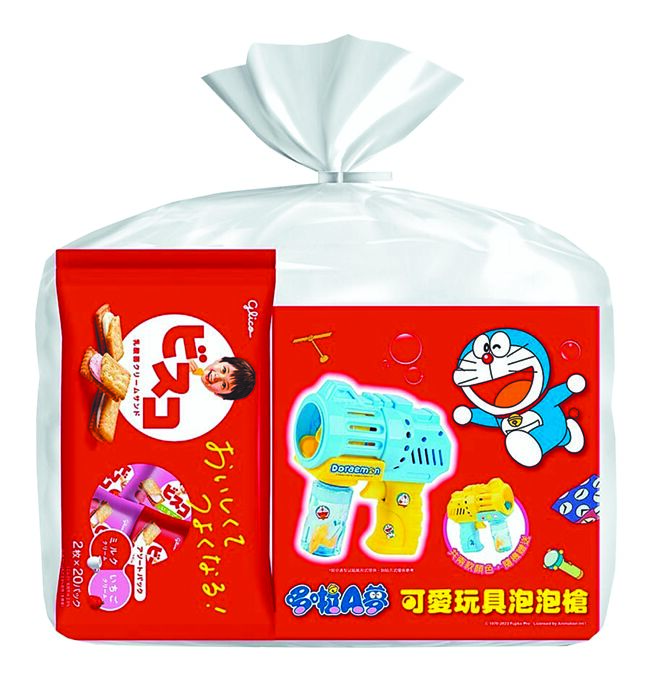 家樂福Bisco必思可哆啦A夢可愛玩具泡泡大禮包，399元。（家樂福提供）