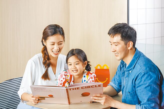 麦当劳在儿童节连假推点心大分量组合优惠，不只午茶时光适合享用，胃口小的孩童也能靠点心解馋。（麦当劳提供）