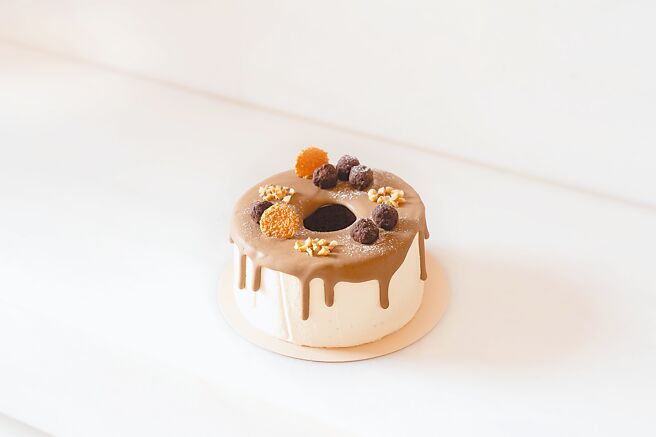 city’super板桥店限定HAFUハーフ东方美人O2雪芙蛋糕，4吋原价328元、优惠价298元。（city’super提供）