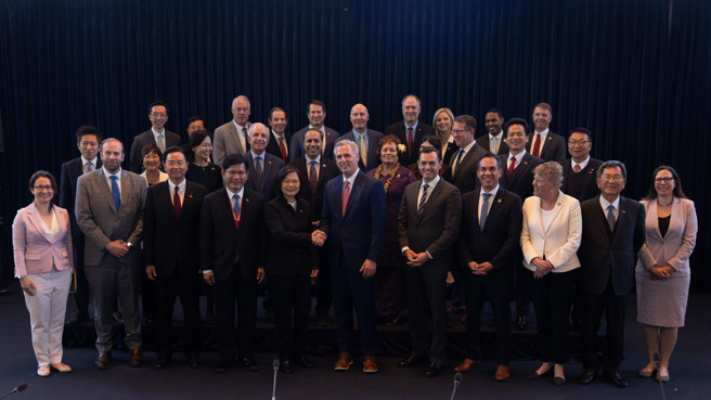 蔡麦会阵仗大（取自麦卡锡推特）