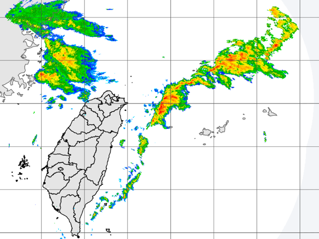 鋒面雨帶移入，台南以北今起至明天，有陣雨甚至雷雨機率。（中央氣象局提供）