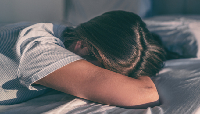 弟弟喝醉乱伦亲姊，老司机见1细节秒打脸。（图／shutterstock）