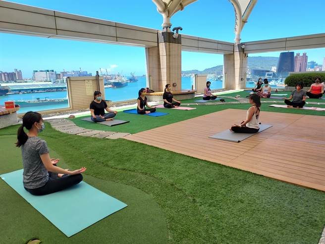 高雄青创团队先知蜂与企业合作建构身心健康促进计画。（柯宗纬翻摄）