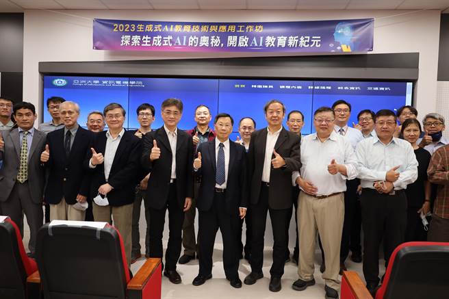 亚洲大学6日起3天，在校内举行国际实体与视讯「生成式AI教育、技术与应用工作坊」，亚大校长蔡进发（左5），与参与的实体学者专家和老师合影。（亚洲大学提供／张妍溱台中传真）