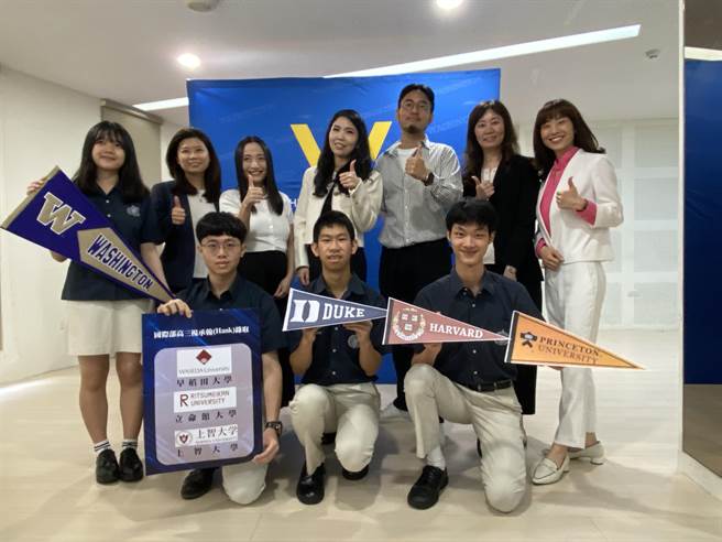 华盛顿中学今年国际部海外升学更创新纪录，已获190所顶尖名校录取，不仅成功跻身美国常春藤名校，更是UC大满贯，收到全部加州大学共九间分校，包括美国加州大学洛杉矶分校及柏克莱分校录取通知及奖学金。（冯惠宜摄）