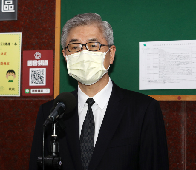 立法院财政委员会6日审查「证券交易法部分条文修正草案」等案，出席的金管会主委黄天牧（见图）于会前受访。（刘宗龙摄）