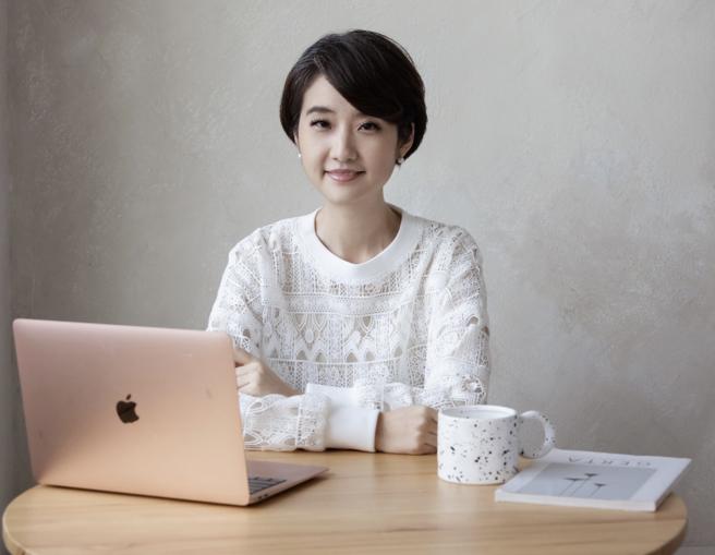 本次座谈由国内知名美食家Liz（高琹雯）主持。(高雄市观光局提供)