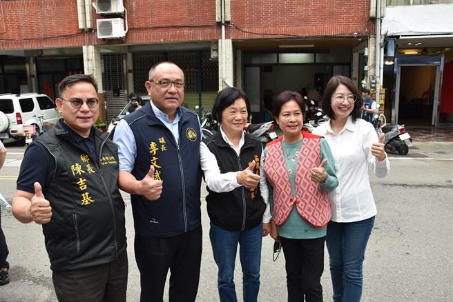 苗栗县议长李文斌创建的大爱协会，6日上午成立大湖分站，未来将务狮潭、泰安及大湖等3个乡镇。（谢明俊摄）