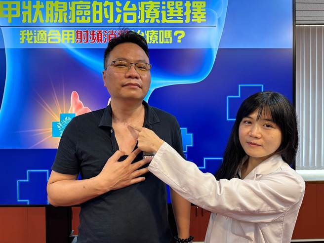 42岁张先生（左）5年前罹甲状腺癌，经手术、原子碘治疗，未料两年前癌症復发，经医建议採消融治疗，隔天就正常上下班，一个月后肿瘤降到验不到，肿瘤也明显的缩小许多。（台中荣总提供／冯惠宜台中传真）