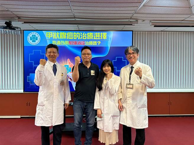 42岁张先生（左二）5年前罹甲状腺癌，经手术、原子碘治疗，未料两年前癌症復发，经医建议採消融治疗，隔天就正常上下班，一个月后肿瘤降到验不到，肿瘤也明显的缩小许多。（台中荣总提供／冯惠宜台中传真）