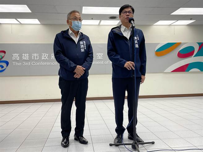 近日传出南部地区的凤梨生产过剩，高雄约有7成的凤梨遭弃收，对此，高市府农业局长张清荣澄清，相关消息「并非事实」。（洪浩轩摄）