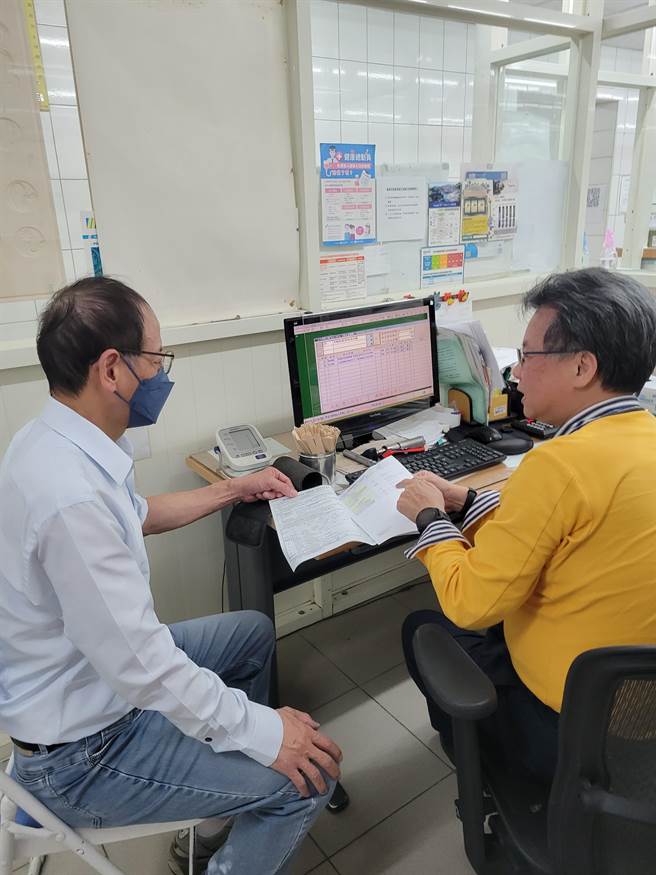 即日起至9月30日，凡设籍或现居住新竹市市民，接受戒菸服务并完成申报就有机会抽最高2万元礼券。（新竹市政府提供／陈育贤新竹传真）