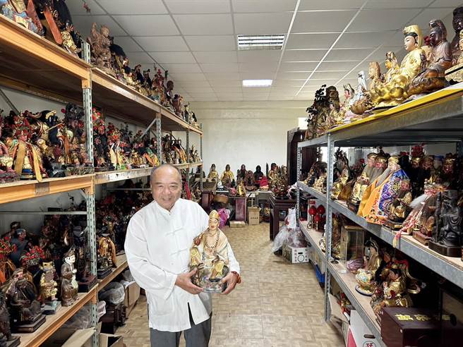 易經大師王金當20年來收容上千尊神像，神待有緣人請回供奉。(圖／民眾提供)