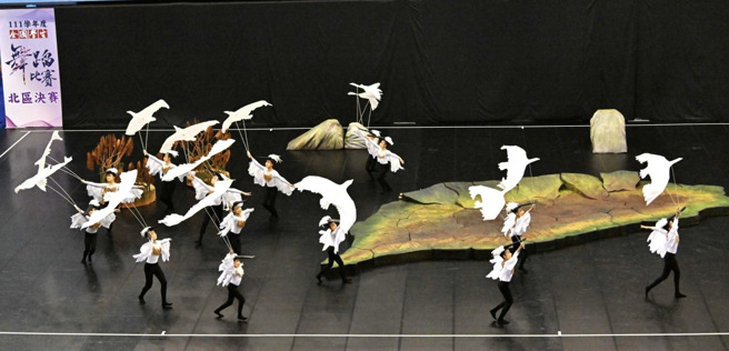 新竹县光明国民小学《过客》。(照片/教育部提供)