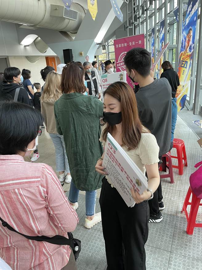 T1 职篮赛设摊游戏闯关 洗防办宣导洗钱防制受好评。（法务部提供）