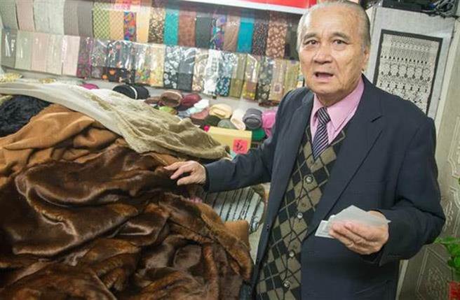 高雄老字号「吴响峻布庄」开业近70年，创办人吴响峻惊传辞世。（本报资料照片）
