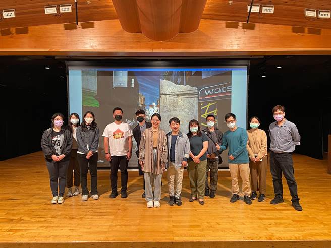 「桃托邦艺文联盟」分享与在地艺术家、文史工作者、老城区店家及民眾共同打造《新民街的奇闻传说》的经验。（新竹市政府提供／陈育贤新竹传真）
