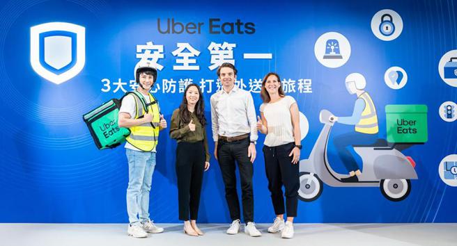 （Uber Eats 台湾总经理李佳颖(左起)、Uber 外送事业全球资深副总裁Pierre-Dimitri Gore-Coty、Uber Eats 全球副总暨亚太总经理Saskia de Jongh，6日共同宣布Uber Eats 扩大安全第一计画，领先业界提出「3大安心防护」行动。图／Uber Eats提供）