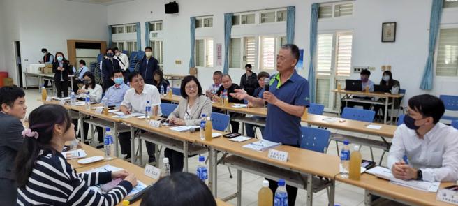 海洋委员会主委管碧玲率领业务承办同仁与内政委员会于贡寮区渔会座谈(海洋委员会提供)