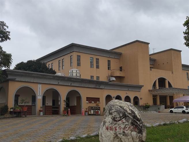 选项包括大峯里三块厝埔第一公墓。（吴建辉摄）