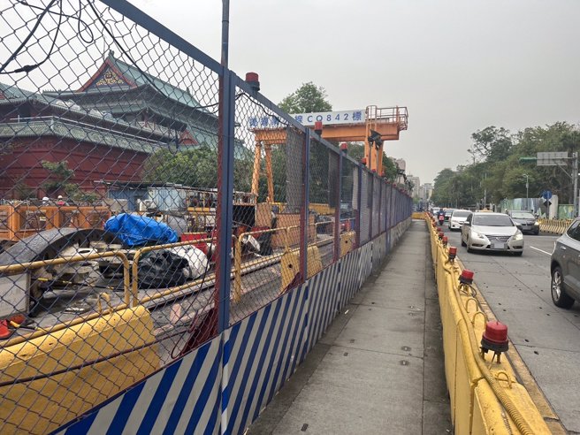 捷运万大线潜盾机撞伤工人，送医急救仍宣告不治。（陈鸿伟翻摄）
