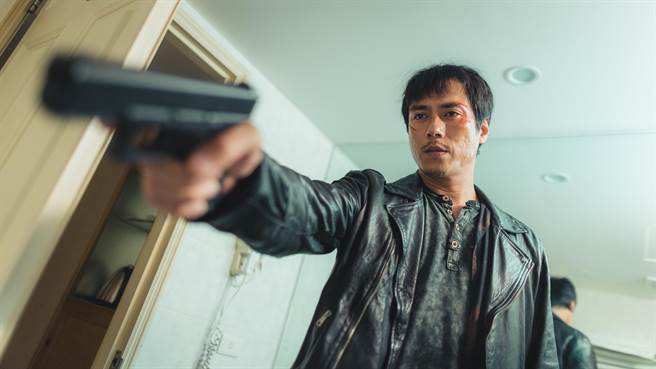 庄凯勛饰演一位退休杀手。（公视台语台提供）