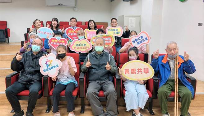 台北市开南中学近期针对东门国小举办「Esat医思特营」活动。（北市开南中学提供）