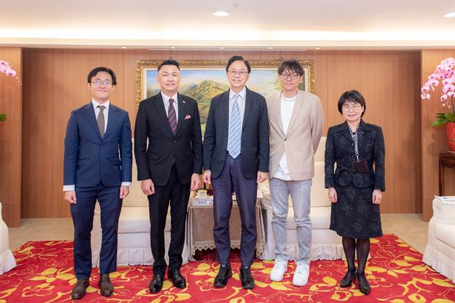 新加坡駐台北商務辦事處代表葉偉傑今拜會桃園市長張善政。(市府提供／蔡依珍桃園傳真)