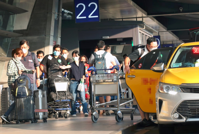 一名包車業者開了160公里的車到桃園機場載客，未料抵達現場後，收到被放鳥的訊息。（示意圖，與本新聞無關／范揚光攝）
