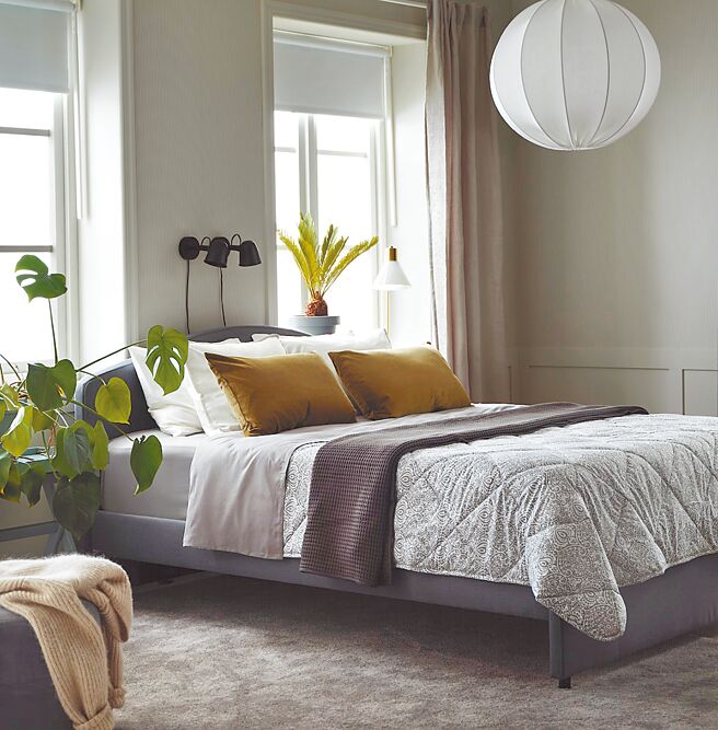 IKEA LAGBJORK双人凉被，深灰色／白色，原价999元，特价849元。（IKEA提供）