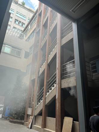 高雄立志中學地下室火警 逾400師生急奔操場疏散逃生