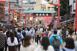 全力迎接中國遊客 日本擴充免稅店商家增聘漢語員工