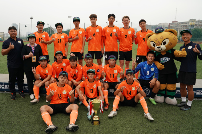 高雄大學在UFA男三級冠軍戰以5比2擊敗逢甲大學，初次參賽就搶下男三級隊史首冠。（大專體總提供）