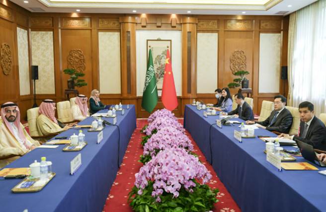 秦剛會見沙烏地外交大臣堅定支持彼此維護核心利益。（大陸外交部）