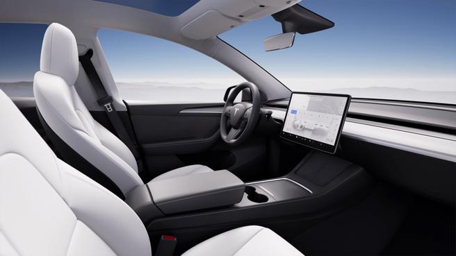 「白色内装」设计也同步于官网开放选配。（Tesla提供）