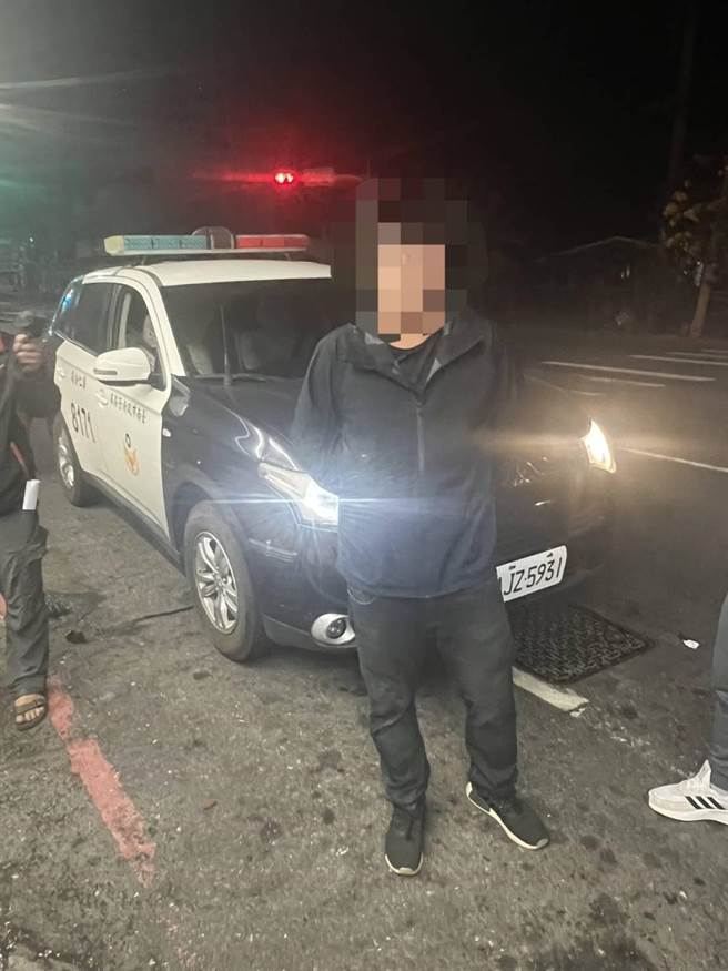 警方7日凌晨3点逮捕酒驾的刘姓男子。（读者提供／曹婷婷台南传真）