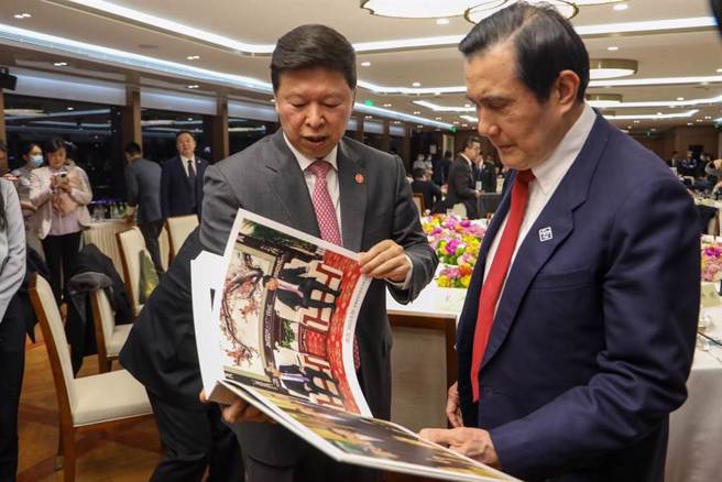 马英九结束访陆之行返台 国台办副主任陈元丰送机。（蓝孝威摄）