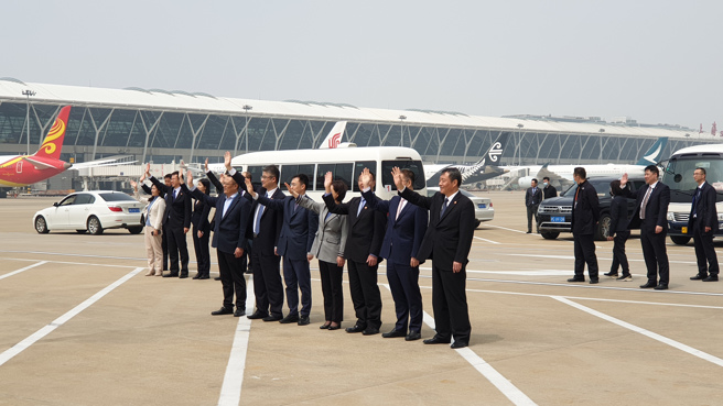 马英九结束访陆之行返台 国台办副主任陈元丰送机。