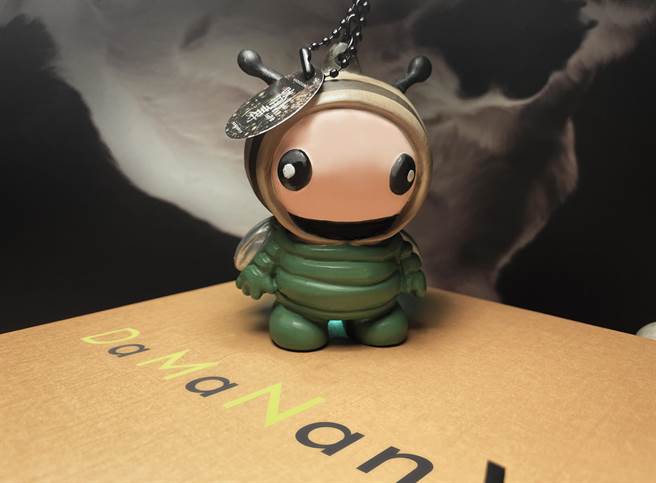 一年一度那瑪夏賞螢季到來，高市府觀光局特地精心設計Q版螢火蟲「DaMaNan-達瑪南」公仔。（高市府觀光局提供／洪浩軒高雄傳真）