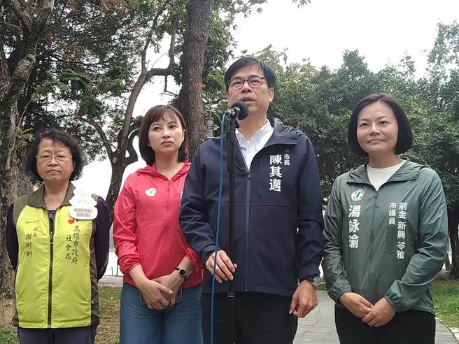 台盐前董事长陈启昱涉嫌违法在高雄旗山千坪农牧地上盖豪宅，高雄市长陈其迈上午强调，陈启昱旗山豪宅确实发现有违规使用的事情，不管任何人，违规使用未限期改善就拆除。（林雅惠摄）