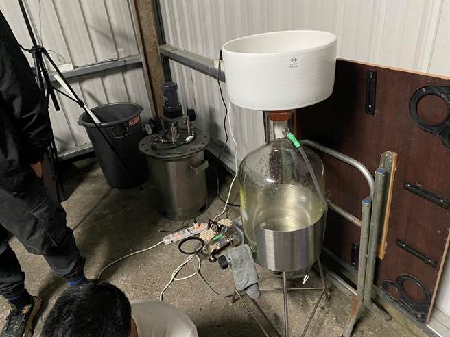 程嫌在养鸡场内暗藏制毒工厂。（警方提供）