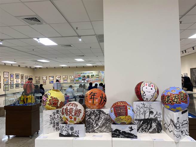 学生展出作品创意无穷。(曹婷婷摄)