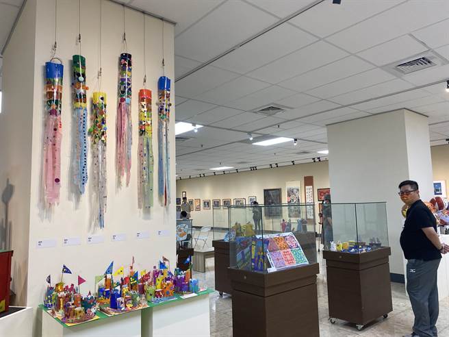 「艺飨归仁」10校创意联展今天开幕。(曹婷婷摄)