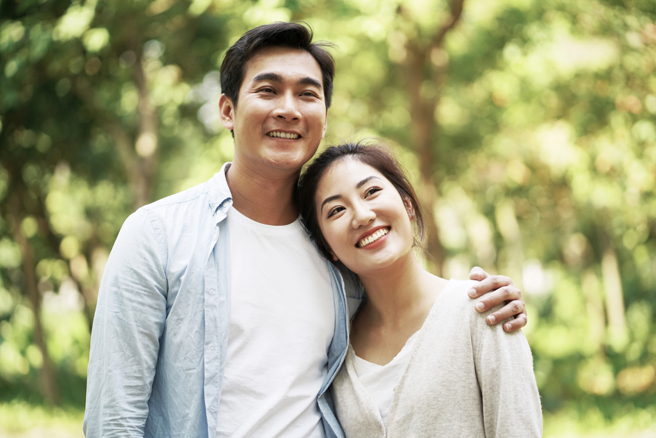 有些情侶價值觀一致，他們就像有心電感應，一個眼神就能懂對方想表達什麼。(示意圖/達志影像)