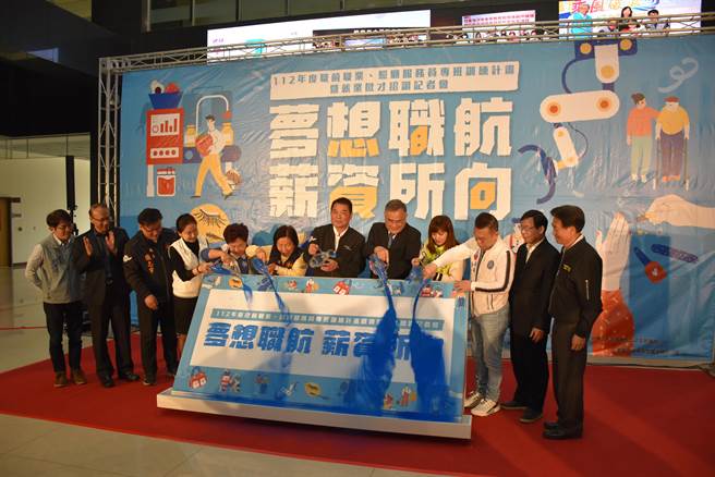 苗栗縣長鍾東錦7日主持職訓開課記者會。（謝明俊攝）