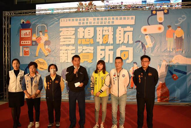 苗栗縣長鍾東錦7日主持職訓開課記者會。（謝明俊攝）