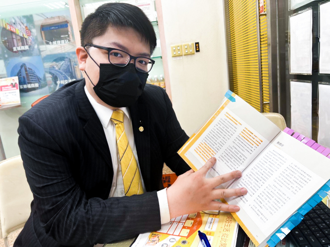 黄启瑞表示，永庆房屋以「先诚实再成交」的精神，提供消费者完整实价登录资讯，更推出「真房价保证」捍卫消费者的权益。(图/永庆房屋提供)